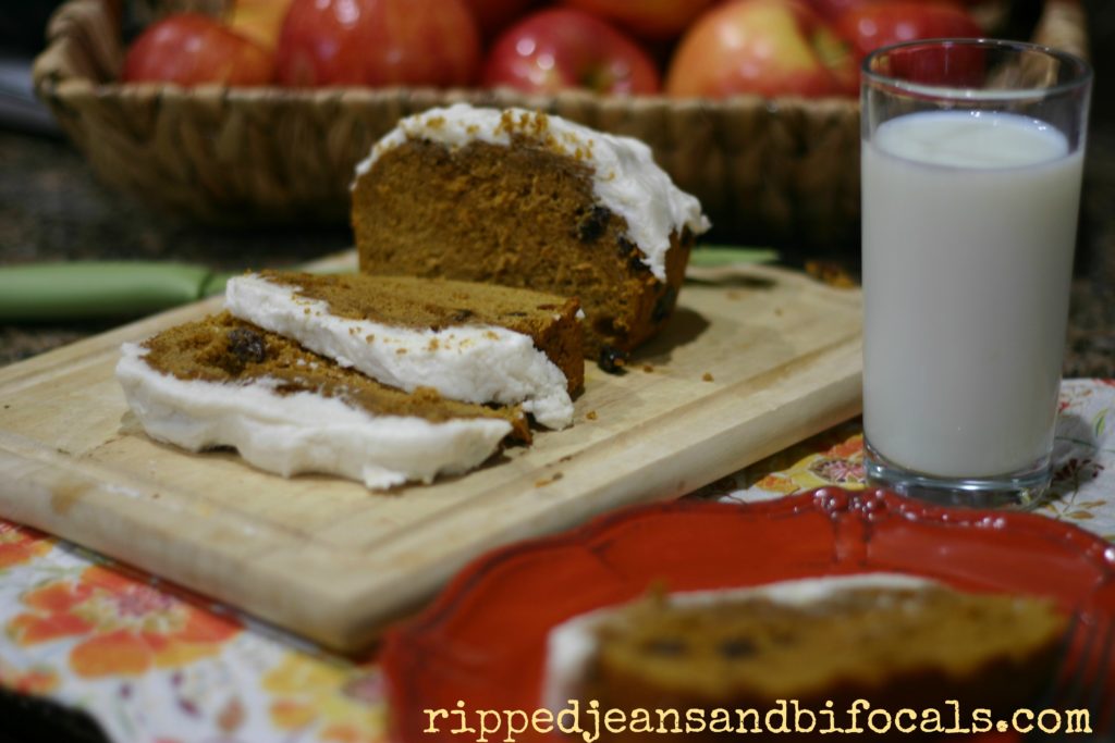 Amazingly Easy Frosted Pumpkin Spice Cake|Ripped Jeans ad Bifocals|Easy recipe|Pumpkin spice cake|5 ingredients of less|Thanksgiving desert|