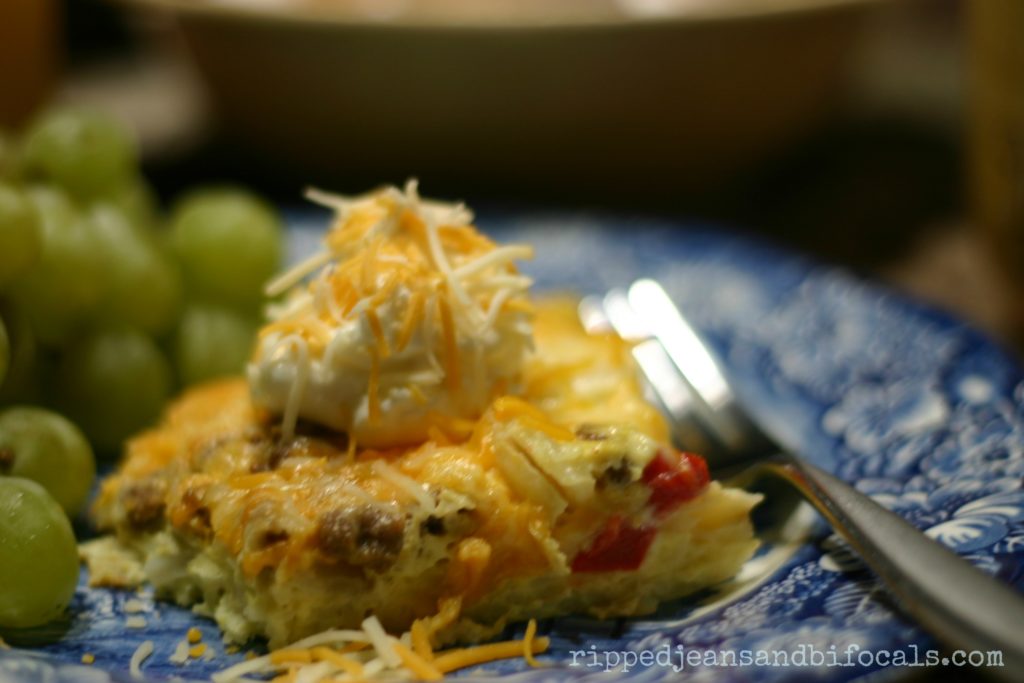 Cheesy farmhouse breakfast casserole|breakfast recipes|egg recipes|breakfast casserole|