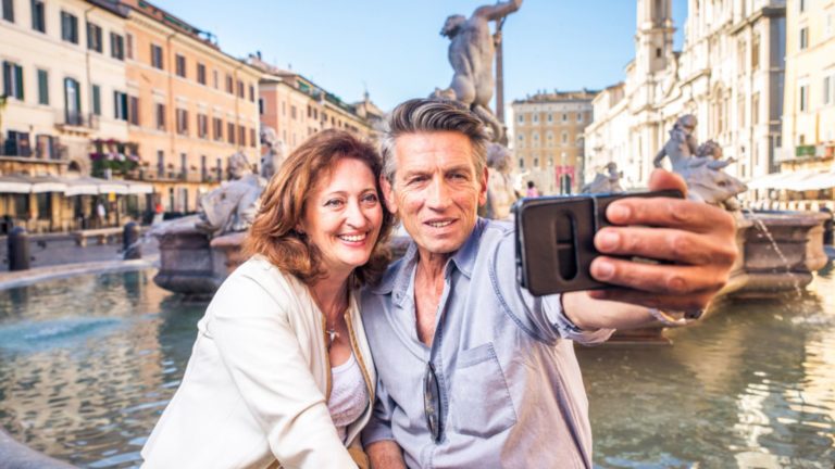 9 travel tips for couples