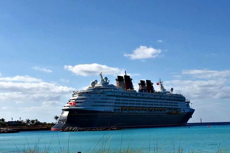 14 things that are awesome about a Disney Cruise|Ripped Jeans and Bifocals