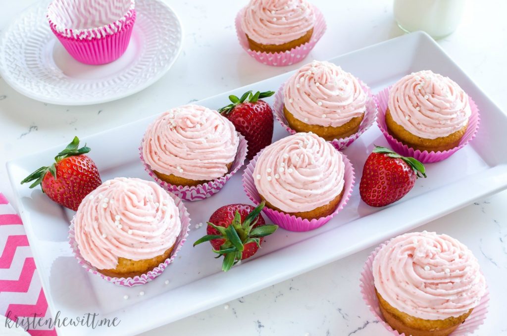 SCRUMPTIOUS STRAWBERRY CUPCAKES