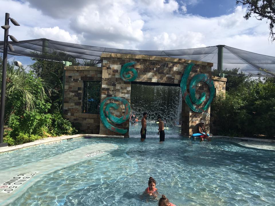 8 Things To Know Before You Go To Aquatica San Antonio Ripped Jeans Bifocals