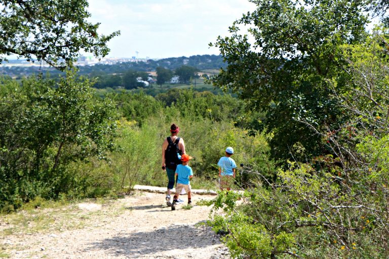 How to have a fun, fall family nature walk