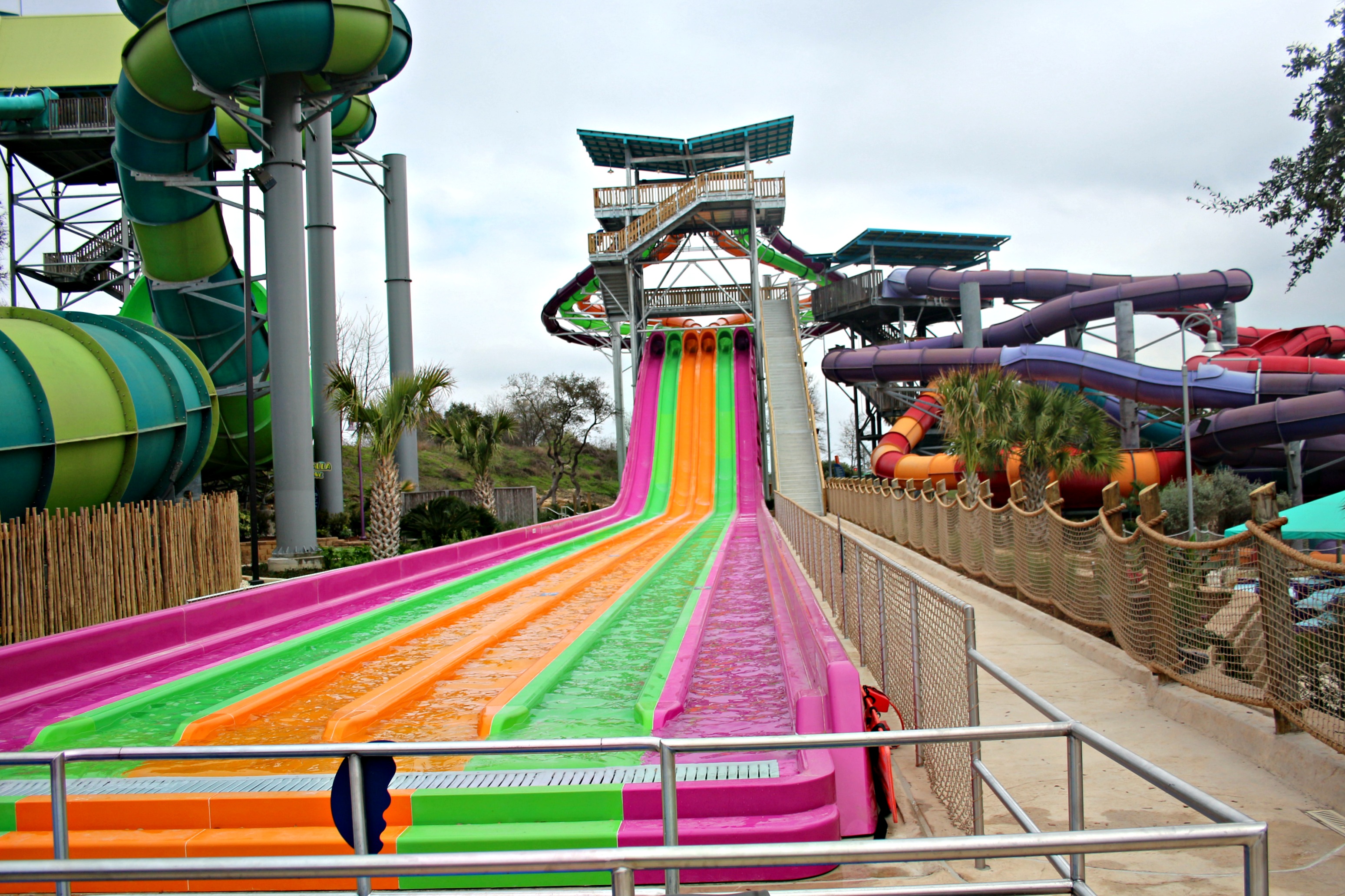 https://rippedjeansandbifocals.com/wave-breaker-resecue-coaster-seaworld-san-antonio/