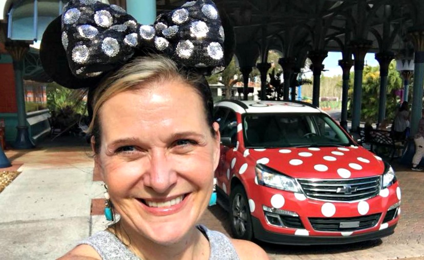 Everything you need to know about the Minnie Van service at Walt Disney World|Ripped Jeans and Bifocals