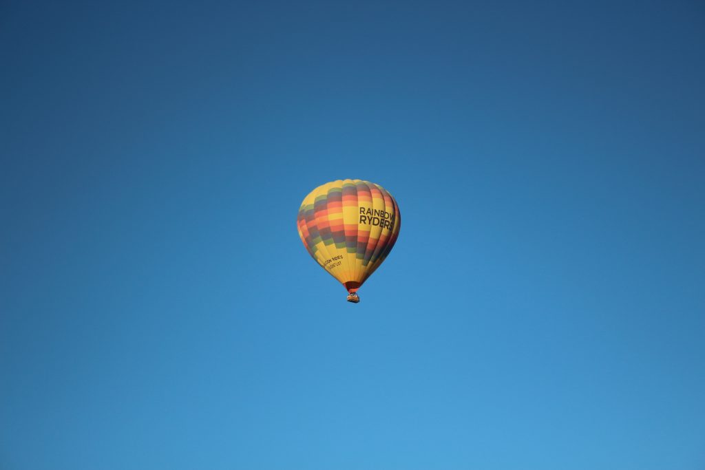 Best Places to stop on a Southwest Road Trip|Balloon flying over the Albuquerque desert