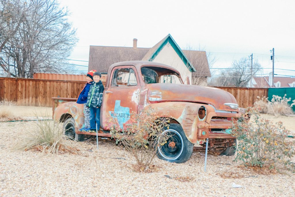 Best places to take Instagram Photos in Decatur Texas|Rusted red truck in Decatur Texas