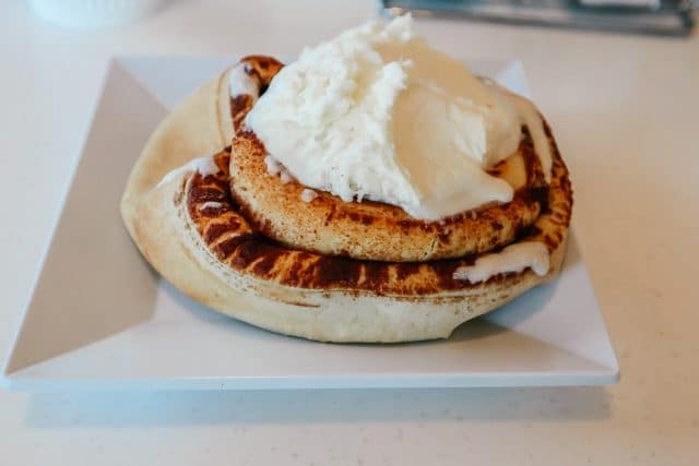 Where to eat breakfast in Tempe|Cinnamon roll on white plate