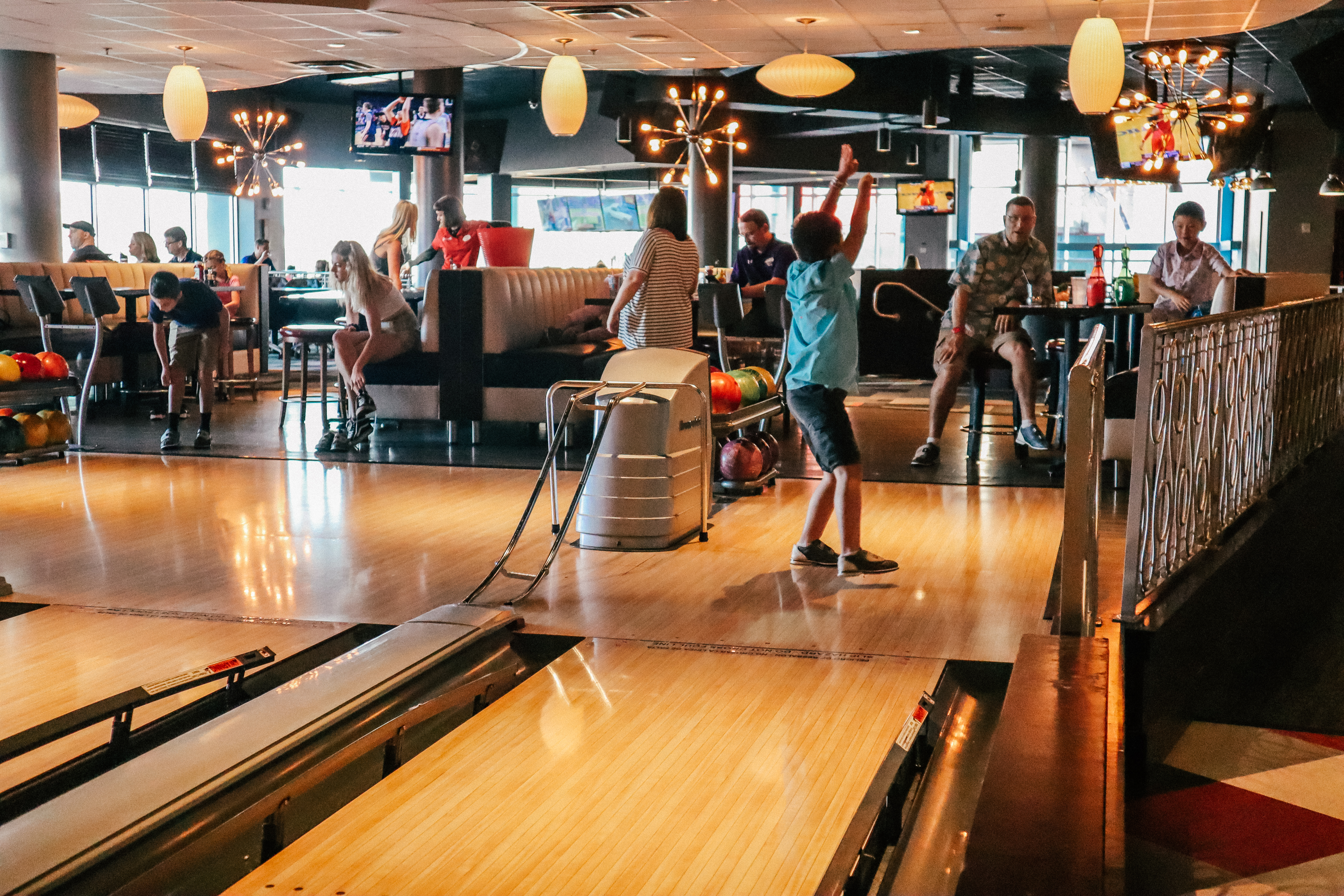 Disney Springs: Splitsville bowling alley aims for a clean game