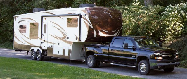 Travel trailer with tow hitch