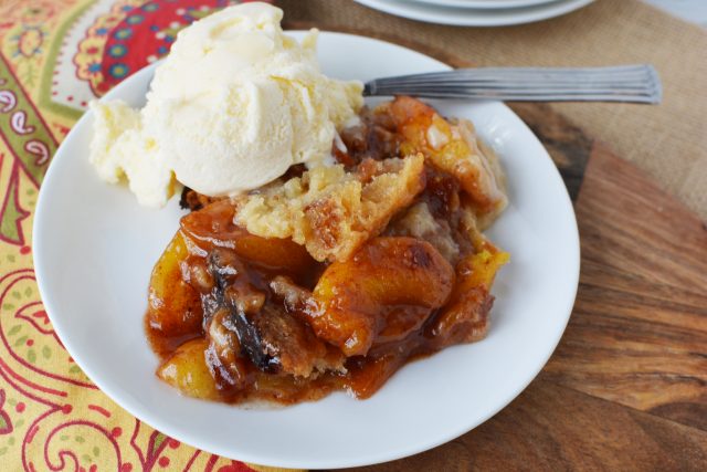 Slow cooker peach cobbler