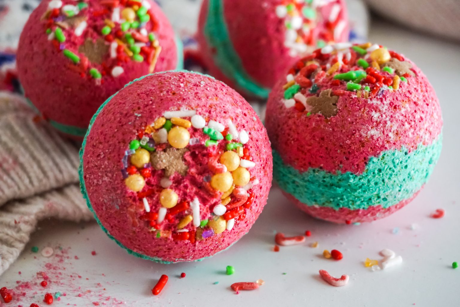 How to Make Christmas Bath Bombs - Ripped Jeans & Bifocals